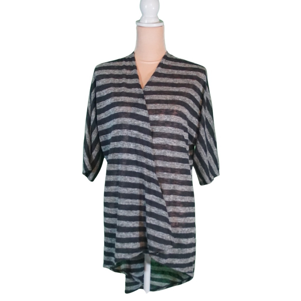 LuLaRoe short sleeve knit wrap